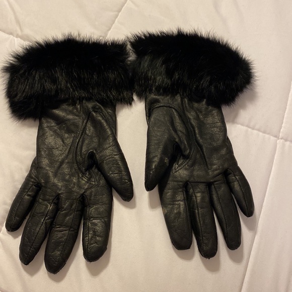 Black leather and fur gloves. Size small. - Picture 6 of 7